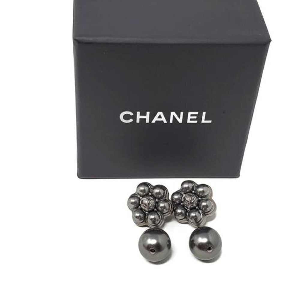 CHANEL Dark Grey CC Pearl Stud Earrings